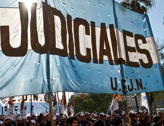 La Unión de Empleados de la Justicia de la Nación (UEJN)  sostiene que, desde la asunción de Javier Milei, los haberes del sector tuvieron una pérdida de su poder adquisitivo del 29,5%.
