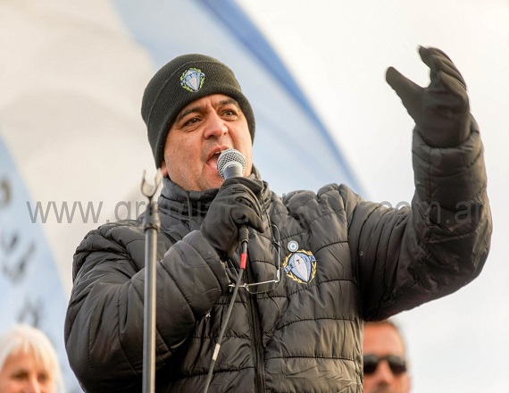 “No hay certeza de cuánto van a poder aguantar los empresarios. Estamos hablando de un industricidio nunca visto”, remarcó el Secretario General de SOIVA Tierra del Fuego, Rodrigo Cárcamo.