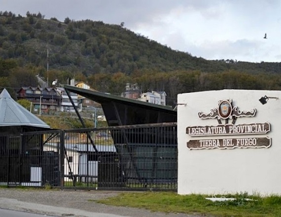 El Congreso Provincial de Delegados del SUTEF se declaró en sesión permanente ante la posibilidad de que avance un proyecto de ley vinculado a OSEF que perjudique a las trabajadoras y trabajadores.