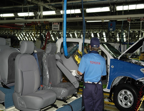 En base a estimaciones que realizaron operarios de la empresa, un trabajador podría recibir entre $500.000 y $700.000 menos por la licencia dispuesta por la automotriz.
