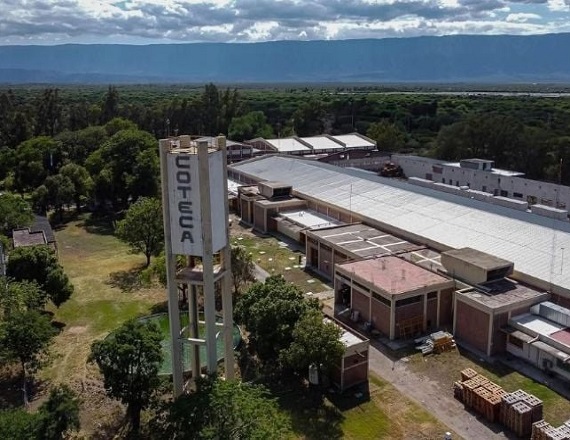Los trabajadores del sector hilandero de la empresa Coteca recibirán el 75% de su salario. La medida, que llega tras un periodo de vacaciones anticipadas, ha encendido las alarmas por el temor a posibles despidos.