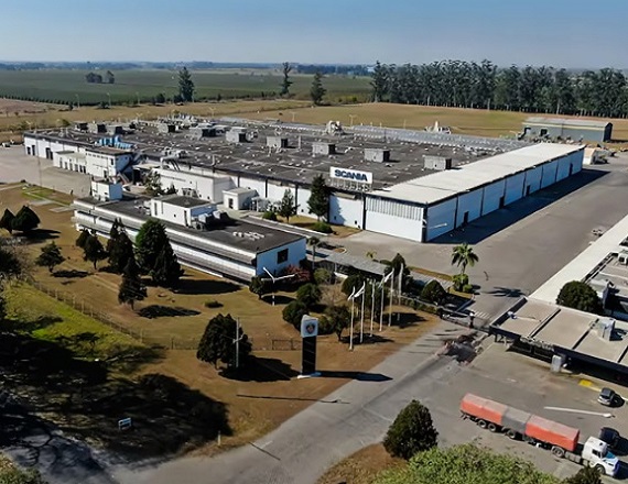 Kenvue redefine su presencia en el mercado argentino. Mantendrá la actividad comercial y logística, pero dejará atrás su rol como fabricante nacional, sumando un nuevo eslabón a la cadena de desindustrialización que afecta al país.