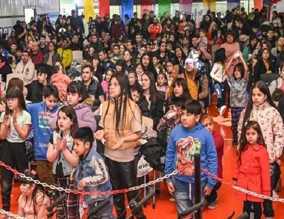 Luego de recibir un juguete cada participante, habrá sorteos entre los presentes. Las fiestas son para niños hasta 11 años. Quienes asistan a los festejos deberán presentar carnet de afiliado al CEC y a OSECAC con grupo familiar.