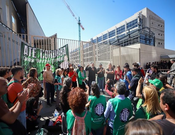 “No podemos tolerar lo que está ocurriendo en Córdoba. Tenemos que reaccionar, por eso vamos a un paro general que nos permita enfrentar la represión y la criminalización de la protesta social”, dijo Rodolfo Aguiar.