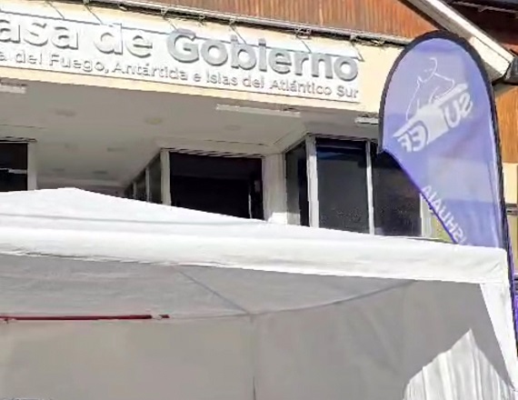 “Hoy arranca el tiempo regresivo, el Gobernador tendrá que elegir si se pelea con la mayoría de la docencia, o se pelea con las corporaciones que se la llevan en pala y que ni siquiera viven en la provincia”, resaltó Horacio Catena.