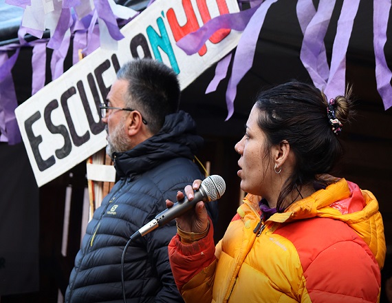 “No quieren que estemos acá, no quieren que nos organicemos ni que nos levantemos. Nos quieren doblegados”, remarcó Luana Pereira en respuesta a la Cámaras de Comercio, y Hoteleras y Gastronómicas de Tierra del Fuego.