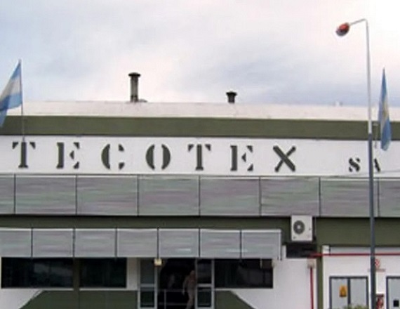 Esta situación refleja la profunda crisis que enfrenta la industria textil argentina, afectada por la caída del consumo, el aumento de las importaciones, y la competencia de las plataformas digitales.