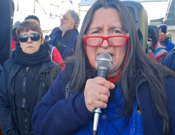 “Somos 32 familias las afectadas por esta situación, todos efectivos. Tenemos muchas compañeras que son jefas de hogar y es el único sustento que tienen, incluso hay compañeros que alquilan”, resaltó Marcela Cárdenas.