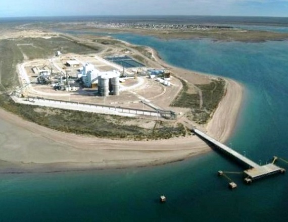 Alcalis de la Patagonia (ALPAT) tiene su planta de San Antonio Oeste, provincia de Río Negro, y produce carbonato de sodio para abastecer a la industria del litio.