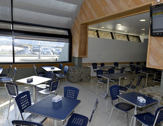 “Necesito garantías para mis empleados. No se trata solo de mí, sino de 16 familias que dependen de este trabajo”, resaltó María Eugenia Ruiz, propietaria de la cafetería que funciona en el aeropuerto internacional de Ushuaia.
