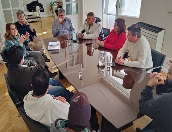 Guincheros de Puerto San Julián piden “fortalecer la infraestructura portuaria y asegurar mejores condiciones para los trabajadores”. Además, adelantaron que si no se destraba el conflicto realizarán cortes de rutas.
