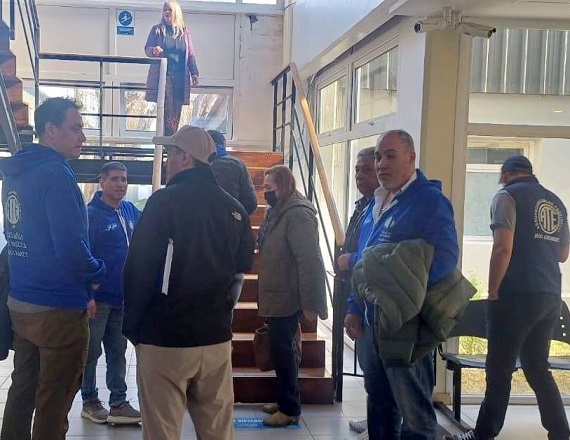 El pasado miércoles 24 de septiembre, la Directora del Hospital fue notificada mediante acta por el Paritario Juan Carlos Torres, y se elevó al Ministerio de Trabajo todo lo actuado adjuntando fotos de las falencias existentes.