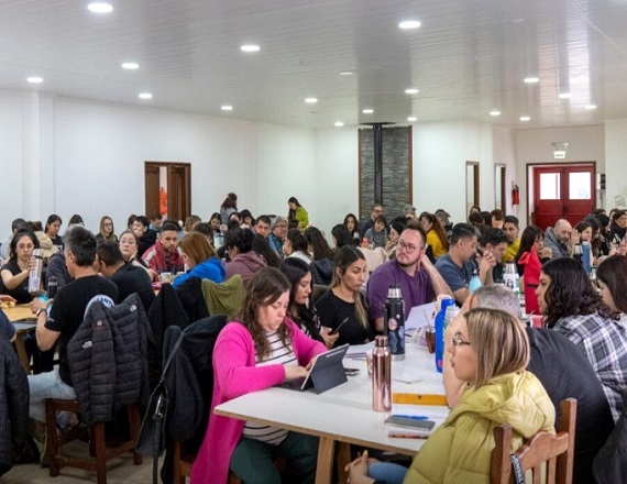 “Se debe enfrentar a los grupos económicos, cambiar la tarifaria fiscal, y obtener financiamiento para educación y salud, eso es lo que venimos a ratificar hoy en el Congreso Provincial y Delegados, que vamos a luchar”, remarcó Horacio Catena.