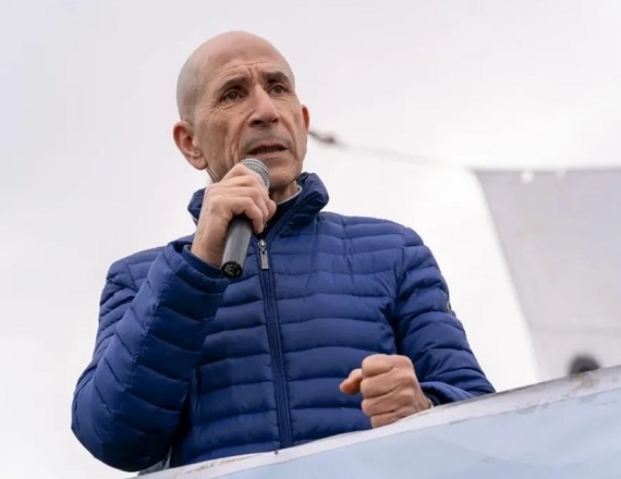José Llugdar se reunió con el gobernador Ignacio Torres para manifestar su preocupación ante el retiro de empresas como YPF y Tecpetrol y la falta de medidas sobre el pasivo ambiental.