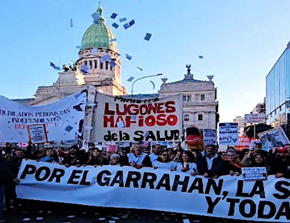 El paro es en reclamo por la aplicación efectiva de la Ley de Emergencia Pediátrica, y en solidaridad con la misma situación que le toca atravesar al colectivo de la Discapacidad, como así también a la Universidad Pública.