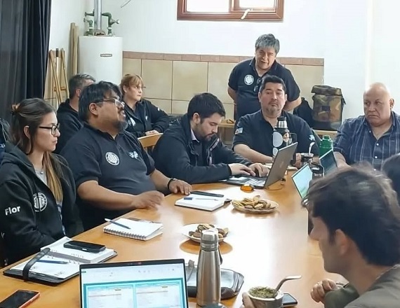 ATSA ratificó el estado de alerta y movilización en desacuerdo por la propuesta del Ejecutivo, ATE exigió una revisión inmediata y sustancial de la oferta, y UPCN adhirió a lo expresado por ATSA.