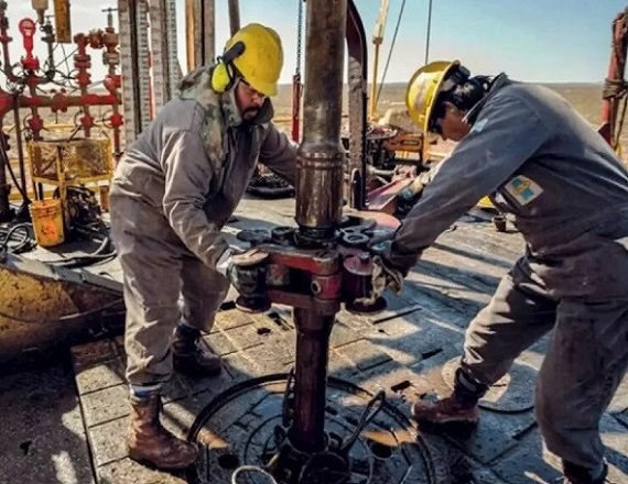 La clave del proyecto está en dos ejes: flexibilizar la jornada laboral mediante Convenios Colectivos que pueden ser regionales y hasta por empresas; y redefinir el alcance de los beneficios sociales no remunerativos.