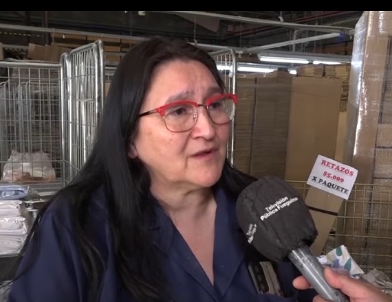 “No se le puede permitir a una empresa que está bajo el amparo de la Ley 19.640, que disfrutó de todos los beneficios de la Ley, que de un día para el otro ponga un candado en el portón y largue a su gente sin un peso”, indicó Marcela Cárdenas.