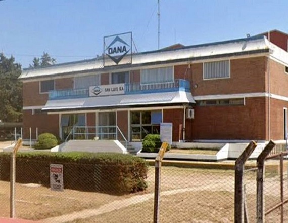 Según el Secretario General de ASIMRA, Walter Aguilar, los trabajadores fueron sorprendidos, ya que el día anterior se despidieron para ingresar a sus labores y recibieron la noticia del cierre a las 18 horas.