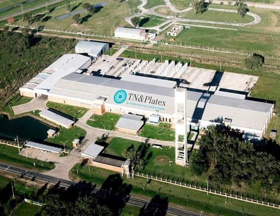 Por la apertura de las importaciones y la fuerte caída del consumo interno, la industria textil es una de las más afectadas por la crisis económica.