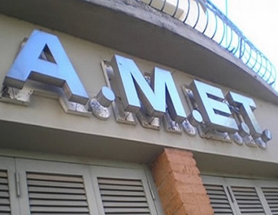 “Estamos ante un claro ataque a las bases del sistema de educación pública de la Argentina mediante un proyecto que arbitrariamente busca introducir vulnerabilidades y retrocesos”, remarcó AMET.