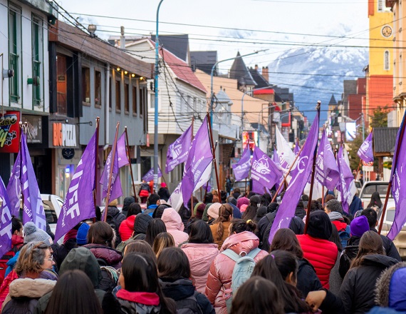 “La baja de horas y/o cargos constituye un acto de precarización y desprotección, que vulnera principios del derecho laboral público”, remarcó el SUTEF.