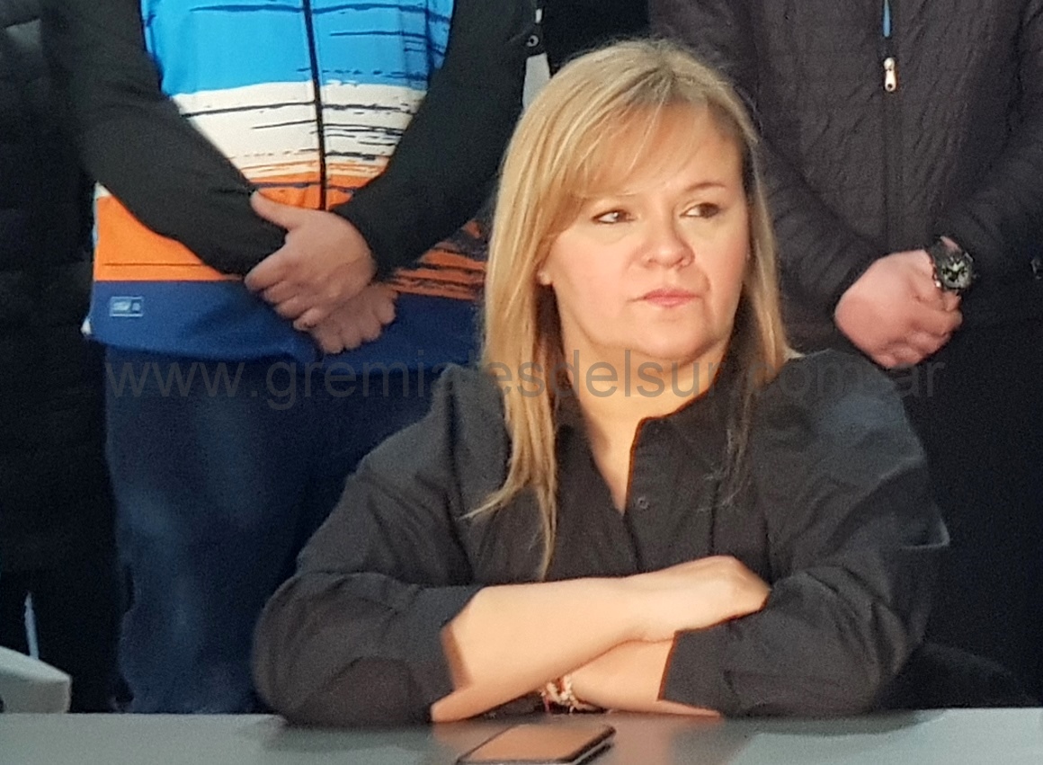 “Nos sentimos utilizados en cuanto a mantener una lucha que comenzó por un incremento salarial y terminó con el otorgamiento del cargo de Asesora Administrativa del Concejo Deliberante de la Sra. Pérez”, indicaron los trabajadores.