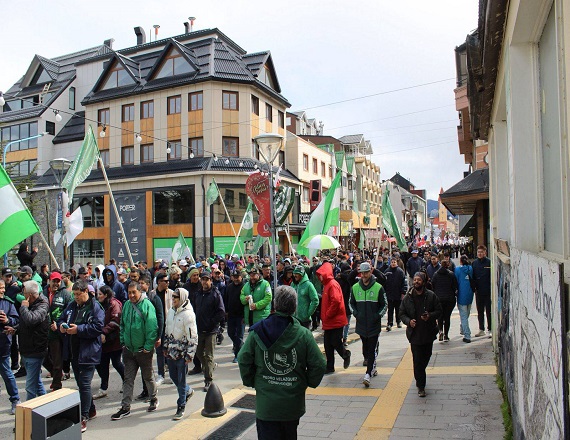 Los distintos sectores gremiales y sociales de Ushuaia ratificaron su postura común contra las políticas del Gobierno nacional.