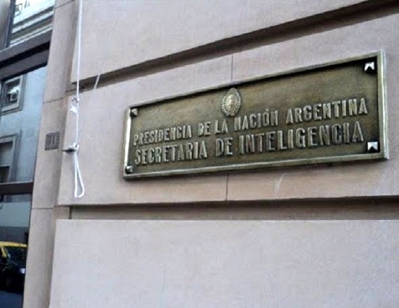 “Aprobaron una norma que permitirá no sólo seguir ajustando salarios y jubilaciones, sino que provocará el empobrecimiento generalizado de la mayoría de la sociedad. Los únicos que festejan son los servicios de inteligencia”, dijo Aguiar.