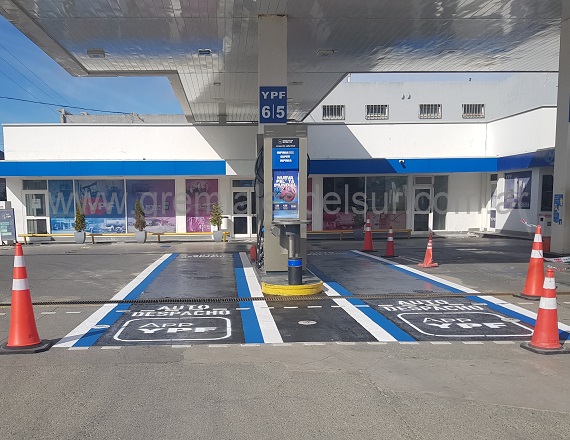 La empresa Autosur ya comenzó a desplegar las acciones para la implementación del “autodespacho de combustible”, lo que redundará en el mediano plazo en pérdida de puestos de trabajo de “playeros/ras”.