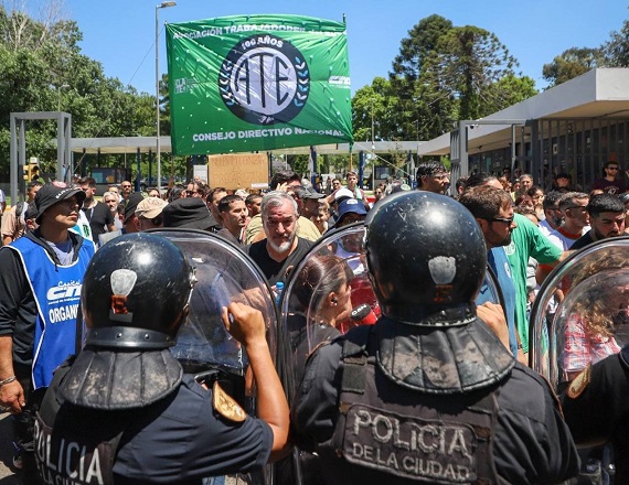 “El movimiento sindical no puede aspirar al mal menor. Debe dar pelea, debe luchar. Esta iniciativa, desde el primer hasta el último artículo, nos perjudica. Debemos plantear la huelga general”, remarcó Rodolfo Aguiar.