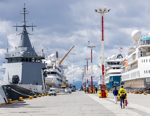 “Nosotros no venimos a despedir a nadie, solo va a poder ingresar a la jurisdicción el personal que está autorizado, la idea no es afectar la fuente laboral”, dijo en el Puerto de Ushuaia un funcionario de la ANPYN.