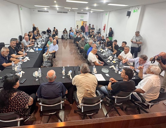 Con el objetivo de garantizar la participación de los trabajadores en la movilización, desde la CATT adelantaron que realizarán un cese de actividades a partir de las 13 horas.