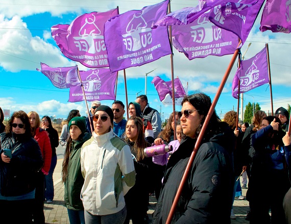 “Advertimos que la responsabilidad sobre el inicio o no del ciclo lectivo es responsabilidad exclusiva del Gobierno de la provincia”, remarcó el SUTEF, a la vez que convocó a conferencia de prensa el miércoles 18 en Río Grande.