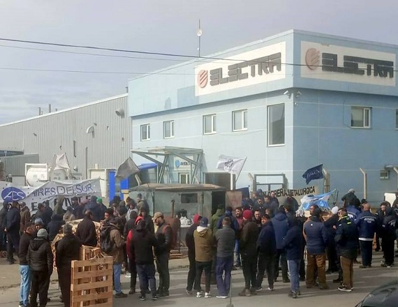 “Ya hemos comunicado a nuestra organización nacional; también hemos recibido el apoyo y acompañamiento de los compañeros de ASIMRA que han decidió ser partícipes de la toma de la planta”, dijo Oscar Martínez.