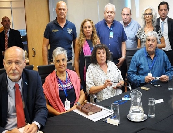 Es una medida de fuerza que tendrá alcance nacional y se da luego de que fracasaran las negociaciones salariales con el Gobierno nacional. De esta manera, los gremios docentes de la CGT se suman al paro anunciado por la CTERA.