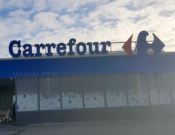 “En Carrefour, en lo que va de este mes y parte del mes anterior, en la sucursal de Chacra tenemos estos tres despidos, más dos arreglos, y en la sucursal del centro tenemos un arreglo más”, indicó Daniel Rivarola.