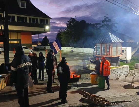“La imposibilidad de ingreso del personal del área de Economía, especialmente en sectores clave como Tesorería, podría derivar en demoras en el proceso de liquidación salarial”, señalaron desde el Gobierno de Tierra del Fuego.