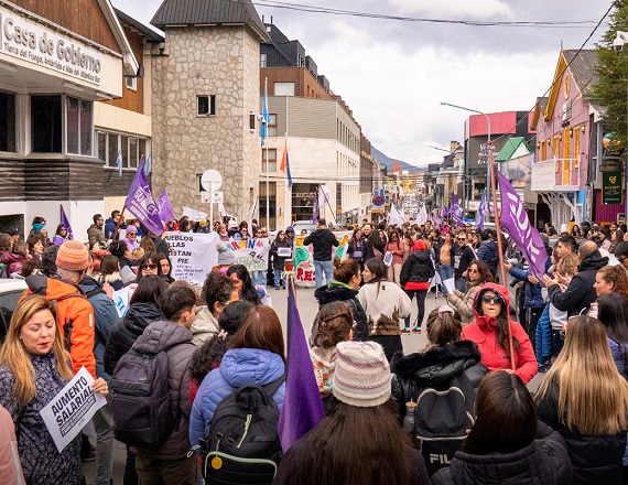 “Ratificamos la retención de servicios para todo el sector afectado y responsabilizamos plenamente al Gobierno provincial por el conflicto que esta arbitrariedad profundiza”, remarcó el SUTEF.