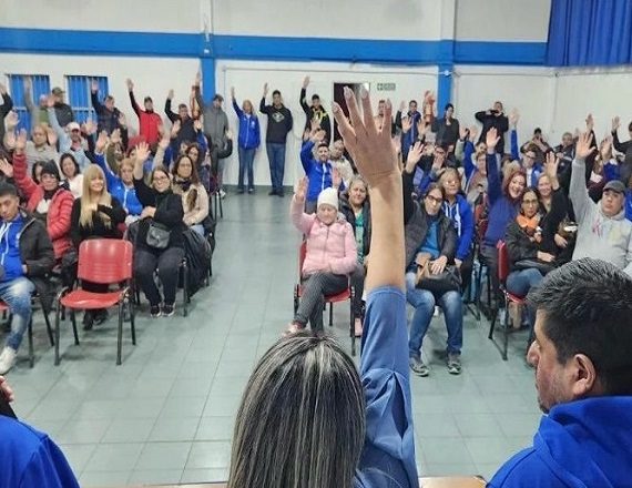 “Nosotros jamás discutimos lo que son sumas en negro”, dijo Carlos Margalot en diciembre de 2025. Ahora aceptó $72.000 en negro que no llegarán a los jubilados y no tendrán afectación a la Obra Social ni a la Caja Previsional.