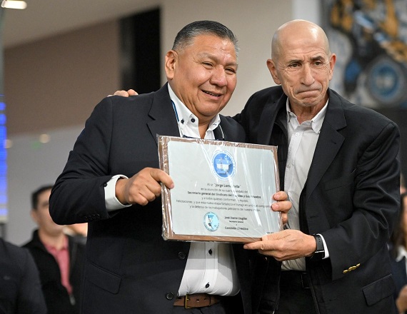 “Acompañamos a Jorge Ávila en este cuarto mandato y celebramos este nuevo período de conducción, porque realmente se lo merece”, expresó el Secretario General de Petroleros Jerárquicos de la Patagonia Austral, José Dante Llugdar.