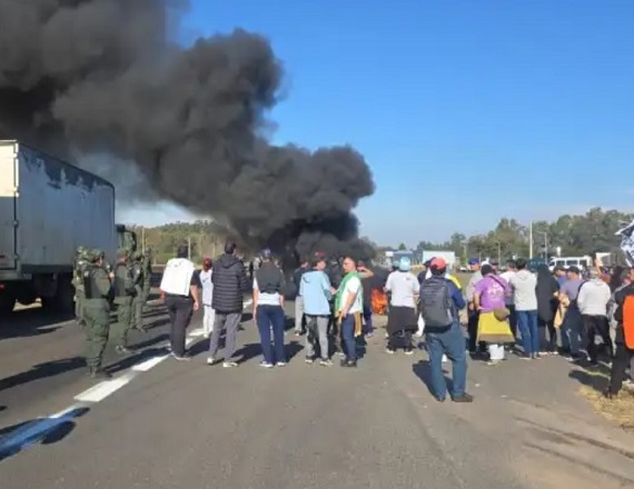 La planta se encuentra paralizada desde hace más de dos semanas, sin precisiones sobre una eventual reactivación, lo que genera una fuerte incertidumbre entre los cerca de mil trabajadores y sus familias.