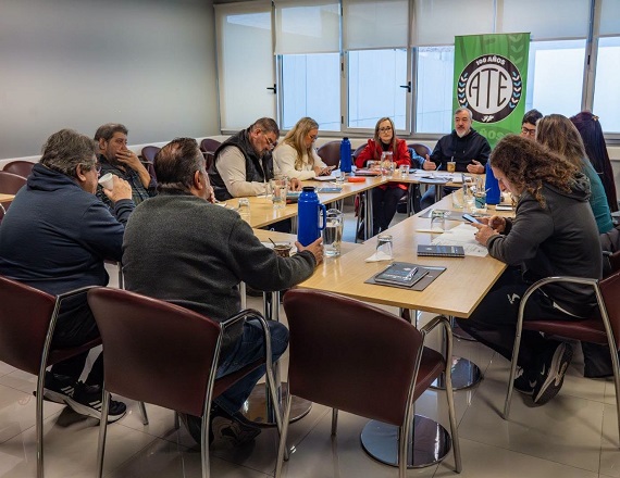 “Con la complicidad de UPCN, se destruyeron los bolsillos de todos los trabajadores del sector público”, indicó Rodolfo Aguiar y remarcó, “han conformado una asociación ilícita para robarnos el dinero que es de nuestra propiedad”.