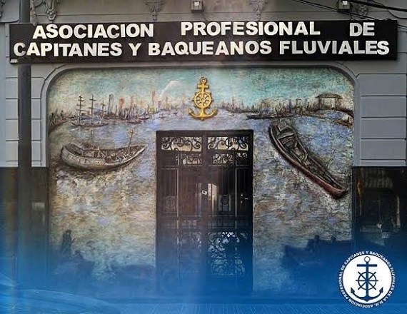 El gremio anunció la presentación de una acción de amparo ante la Justicia y radicará una denuncia penal contra Milei y Sturzenegger, argumentando que la desregulación vulnera de forma directa la seguridad náutica en los cursos fluviales.