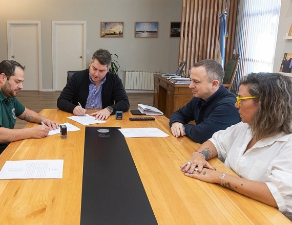 Es una recomposición salarial del 5% al básico, remunerativo y bonificable a partir del 1º de julio. Esto beneficiará a los trabajadores de Obras Sanitarias en la Clase 1, incluyendo todos los ítems e impactando a su vez en los haberes jubilatorios.