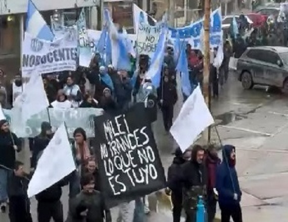 “Modificar estas normas no es ‘atraer inversiones’; es desproteger los recursos más críticos del siglo XXI: el agua dulce, los minerales estratégicos, nuestros bosques y las zonas de frontera”, remarcó la CGT Río Grande,