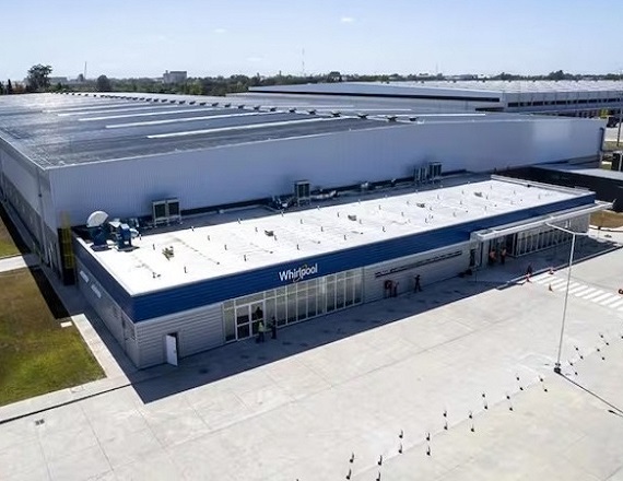 El final de la producción dejó a unos 220 trabajadores afuera y eliminó una fábrica que pocos años antes había sido proyectada para abastecer tanto al mercado interno como a otros destinos de la región.