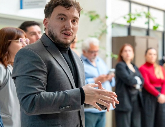 Federico Villone, Secretario General de la UEJN, confirmó que las medidas de fuerza de esta semana culminarán con un paro desde las 12 horas el jueves 17 que se extenderá durante toda la jornada del viernes 18.