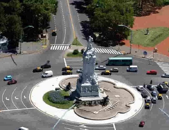 Durante la reunión se analizó la posibilidad de avanzar en un esquema de “feriados locales/provinciales” para los días martes 10 y miércoles 11 de noviembre que serán comunicados oficialmente en los próximos días.