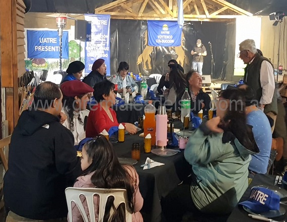 “Este es el tercer evento que organizamos, nos parece interesante conmemorar el Día al Trabajador Rural y organizarles un asado. Para mí es un hermoso momento”, indicó el Delegado Provincial de RENATRE, Leonardo Aguilar.